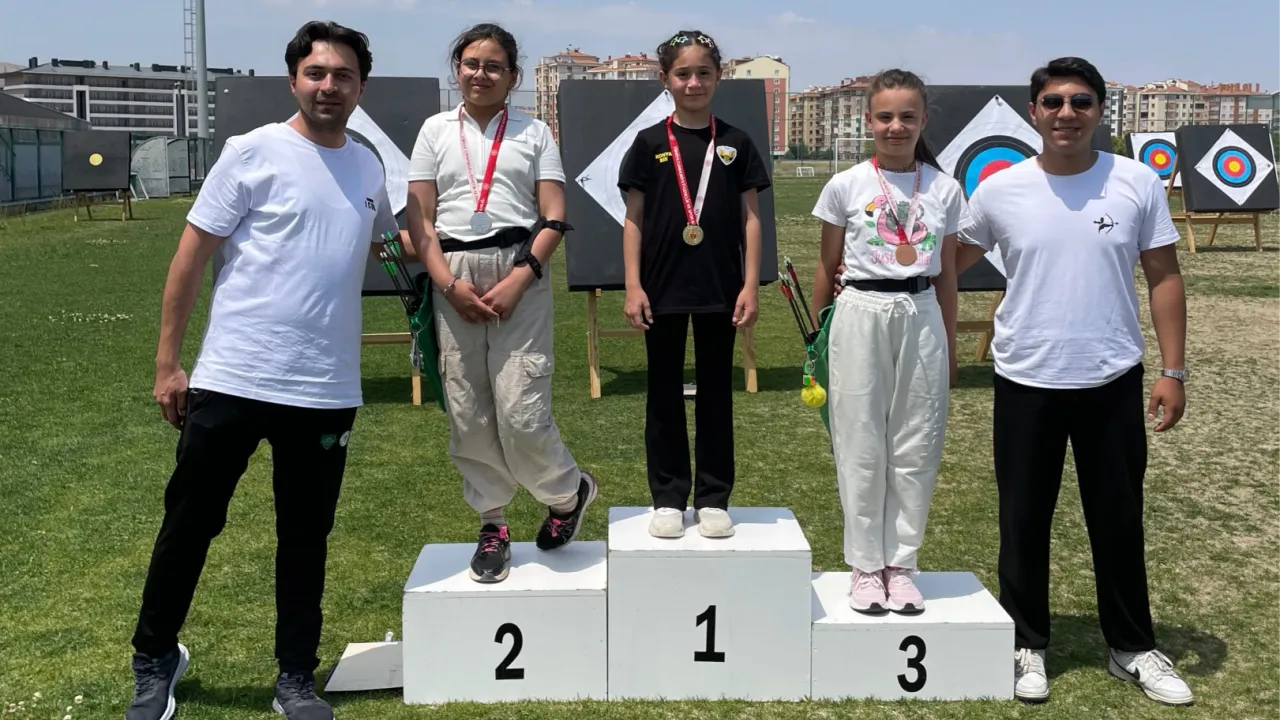 Konya Meramlı okçulardan hedef tam isabet