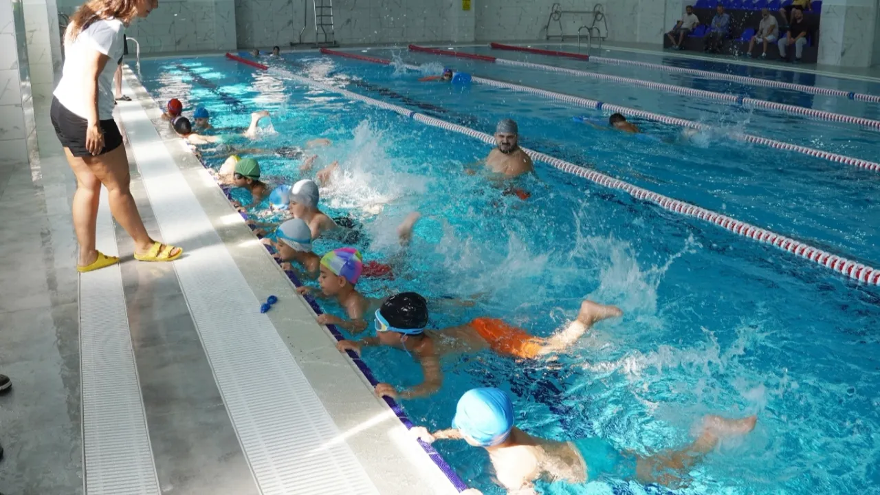 Bursa İznik'te yüzme bilmeyen kalmayacak