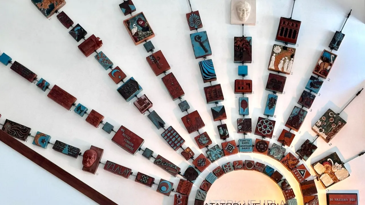 İzmir Urla’da 'Atatürk ve Kültürel Miras' seramikle buluştu