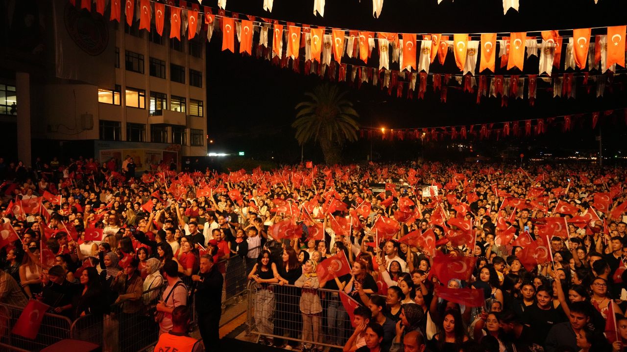 Alanya'da Cumhuriyetin 102. Yılı Coşkuyla Kutlandı
