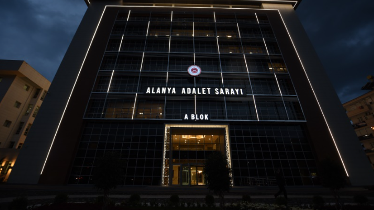 4 Suçtan Aranan Zanlı Alanya'da Jandarma Operasyonuyla Yakalandı