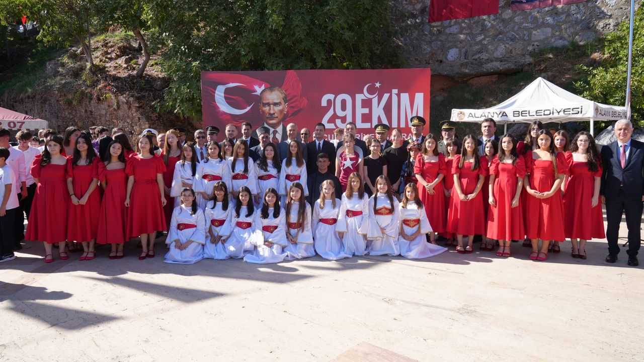 Alanya'da Cumhuriyet Bayramı Coşkusu: 102.Yıl Gururla Kutlandı