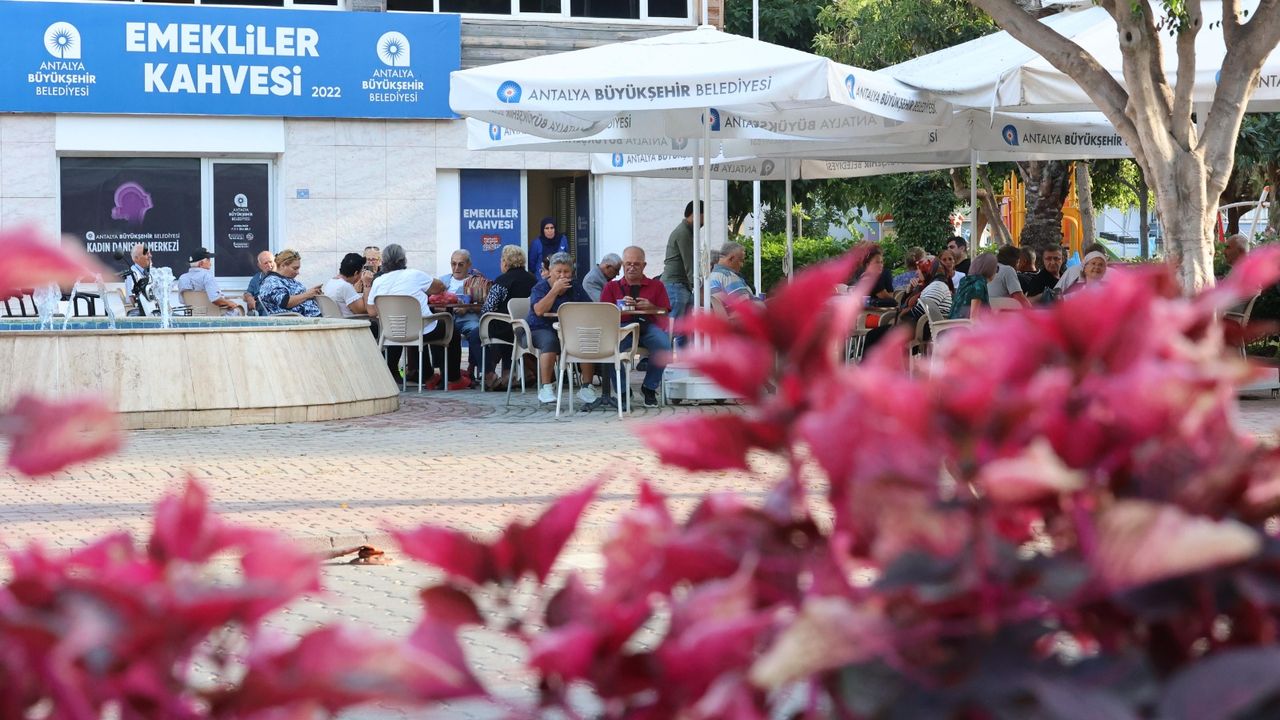 Emekliler İçin Yeni Buluşma Noktası: ''Mahmutlar Emekli Kahvesi''