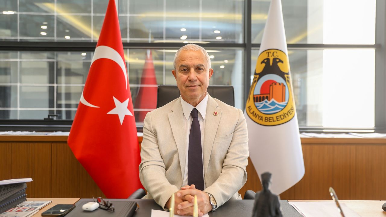 Alanya Belediye Başkan Özçelik'ten Cumhuriyet Bayramı Mesajı