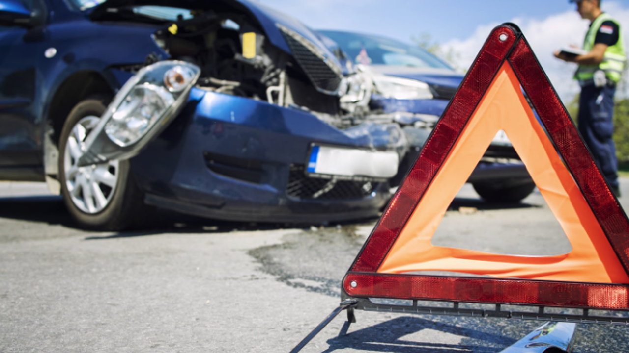 Alanya'nın Elikesik Mahallesi'nde Kaza: 2 Kişi Yaralandı
