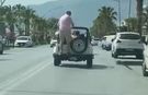 Alanya'da Üstü Açık Araçla Trafikte Tehlikeli Şov: Yürekler Ağızda!