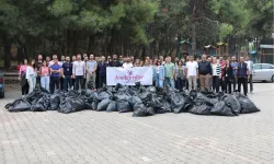 Gönüllüler Manisa Çiftlik Parkı’nı temizledi