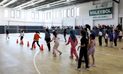 Konya Karatay'da geleceğin voleybocuları fileyle buluştu