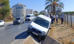 Önündeki Araca Çarpmamak İçin Yağmur Suyu Kanalına Düştü