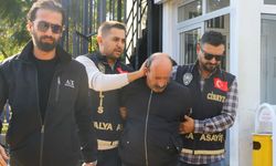 ANTALYA’DA KISKANÇLIK CİNAYETİ ŞÜPHELİSİ KOCA ADLİYEYE SEVK EDİLDİ