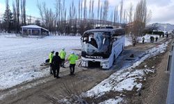 Afyonkarahisar'da Yolcu Otobüsü Devrildi: 1 Ölü 25 Yaralı