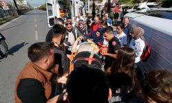 Antalya’da Can Pazarı! Servis Sürücüsü Sıkıştığı Yerden Güçlükle Çıkartıldı
