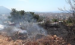 Alanya'da makilik alandaki yangın ormana sıçramadan söndürüldü