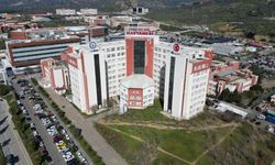 Üniversite Hastanesinde Görevli Bir Profesör İle Sekreteri Rüşvetten Gözaltında