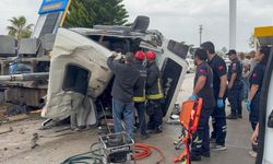 Alanya'da Freni Patlayan Zift Yüklü Kamyon Ortalığı Savaş Alanına Çevirdi
