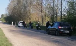 Bilecik Pazaryeri'nde motosiklet otomobile arkadan çarptı!