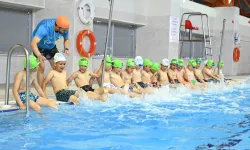 Konya Büyükşehir 6 ilçede yüzme öğretiyor