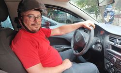 Adana’da Otomobil Sürücüsüne Kask Takmadığı İçin 993 Lira Ceza Kesildi