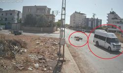 Aşırı Hız ve Dikkatsizlik! Motosiklet, Minibüse Ok Gibi Saplandı