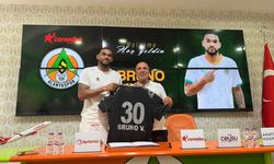 Alanyaspor Kadrosuna Kattığı 4 Oyuncu İçin İmza Töreni Düzenledi