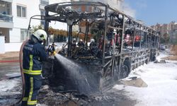 Manavgat’ta Özel Halk Otobüsü Park Halindeyken Alev Alev Yandı