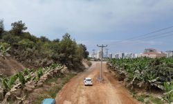 Alanya'da Yol Genişletildi, Elektrik Direği Yolun Ortasında Kaldı