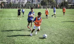 Başkentli minikler yaz tatilinde futbolla buluştu