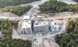 Alkü’de Eğitim Yatırımları Hız Kesmiyor: Ortak Derslik Binasında Çalışmalar Devam Ediyor