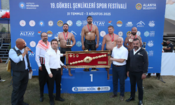 Gökbel Yaylası Yağlı Güreşleri'nin Başpehlivanı Enes Doğan Oldu