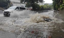 İstanbul Sel Sularına Teslim Oldu! Yağış Devam Edecek