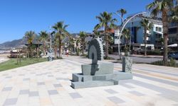 Taş Heykel Sempozyumunda Yapılan Eserler Alanya Sahil Bandına Yerleştirildi