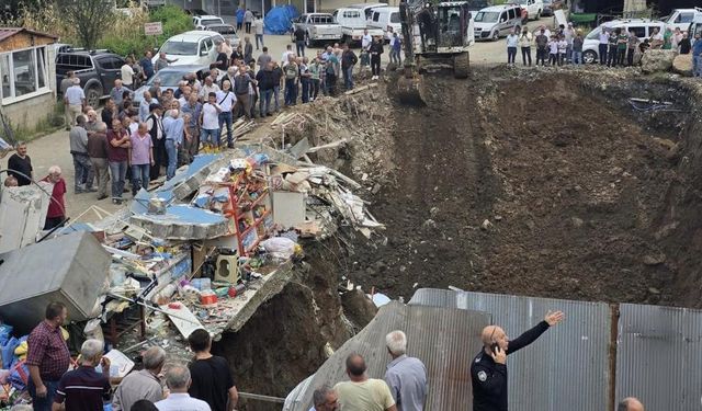 Tek Katlı Bina Saniyeler İçinde Yaşlı Adamın Üzerine Çöktü