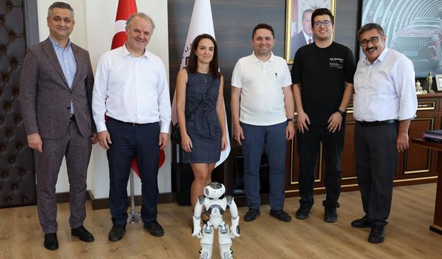 TÜBİTAK Destekli Robot Projesi, Rektör Türkdoğan’a Tanıtıldı