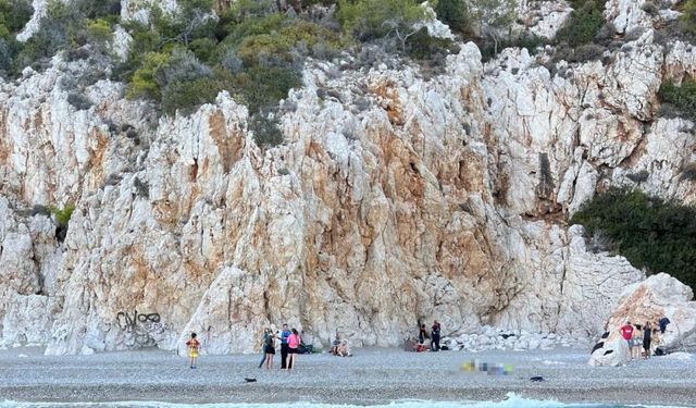 Antalya’da Kayalıklara Tırmanan Alman Turist Feci şekilde Can Verdi