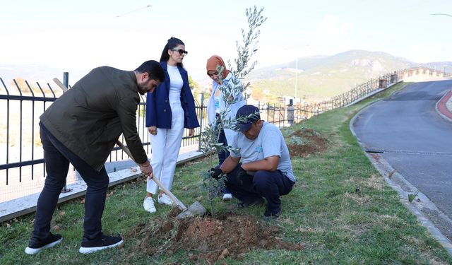 ALANYA ALAADDİN KEYKUBAT ÜNİVERSİTESİNDE FİDANLAR TOPRAKLA BULUŞTU