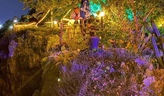 Sevgilisiyle Tartışıp 25 Metrelik Falezlere Çıktı, 2,5 Saatte İkna Edilebildi