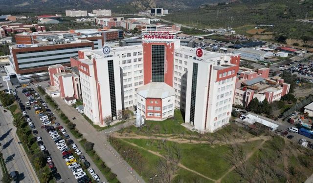 Üniversite Hastanesinde Görevli Bir Profesör İle Sekreteri Rüşvetten Gözaltında