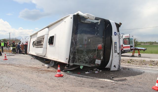 Sıcak Gelişme: Konya'da Yolcu Otobüsü Devrildi: 13 Yaralı