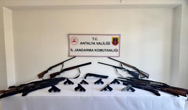 Alanya'da Çok Miktarda Silah Ve Mühimmat Ele Geçirildi