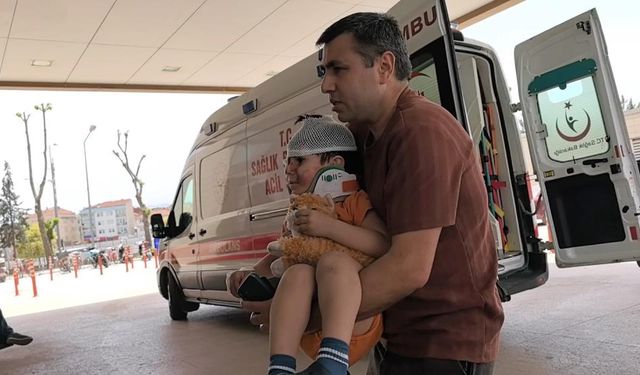 Kazada Yaralandı,Oyuncağını Elinden Hiç Bırakmadı