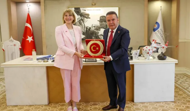 Birleşik Krallık Türkiye Büyükelçisi Başkan Muhittin Böcek’i ziyaret etti