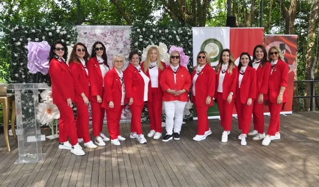 Bursa annelerden Anneler Günü defilesi