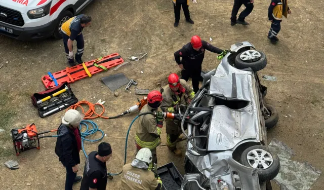 Düzce'de otomobil 70 metre şarampole yuvarlandı!