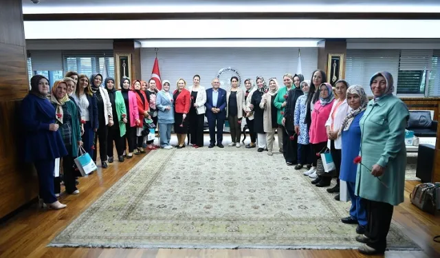 Kayseri Büyükşehir'den kadın muhtarlara Anneler Günü toplantısı