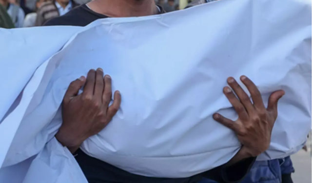 İsrail'in Evini Vurduğu Filistinli Doktorun 10 Çocuğundan 9'u Hayatını Kaybetti