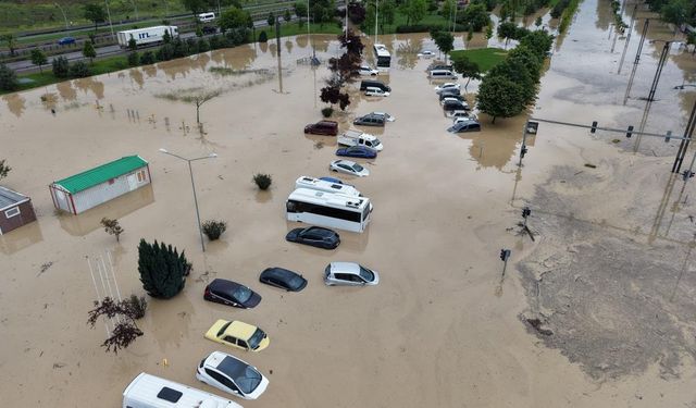 Trabzon'da Sahil Yolu Sular Altında