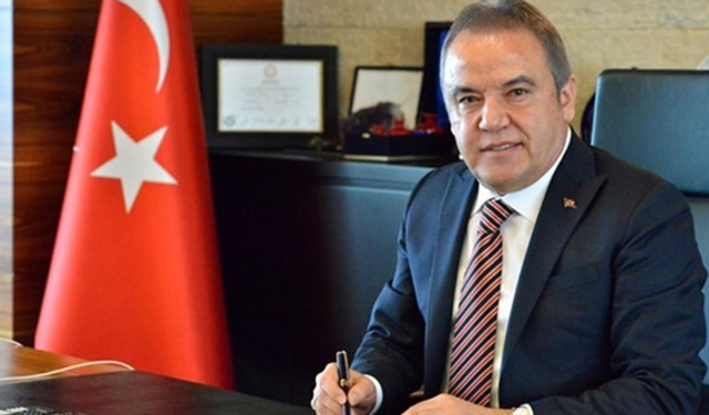 Tutuklanan Antalya Büyükşehir Belediye Başkanı Muhittin Böcek, Görevden Uzaklaştırıldı.