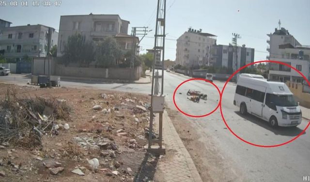 Aşırı Hız ve Dikkatsizlik! Motosiklet, Minibüse Ok Gibi Saplandı