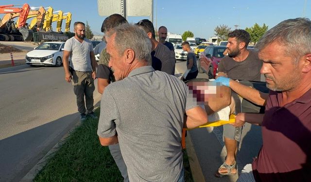 Antalya'da Şerit Değiştiren Motosiklet Sürücüsü Ölümden Döndü