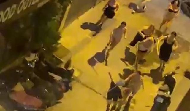 Taksim’de 8 Trans Birey 1 Adamı Ortaya Alıp Evire Çevire Dövdü!  O Anlar Kamerada